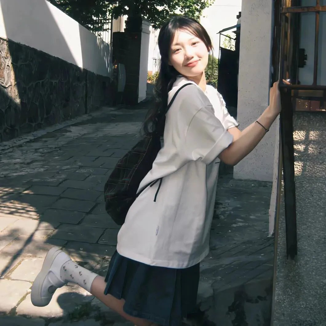 微笑的山谷海报